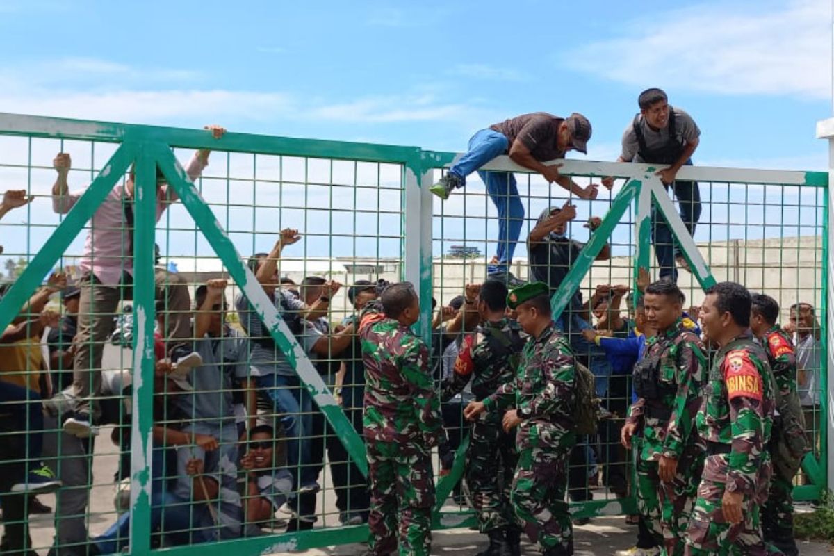 Prajurit TNI gelar simulasi bencana WSBK Mandalika