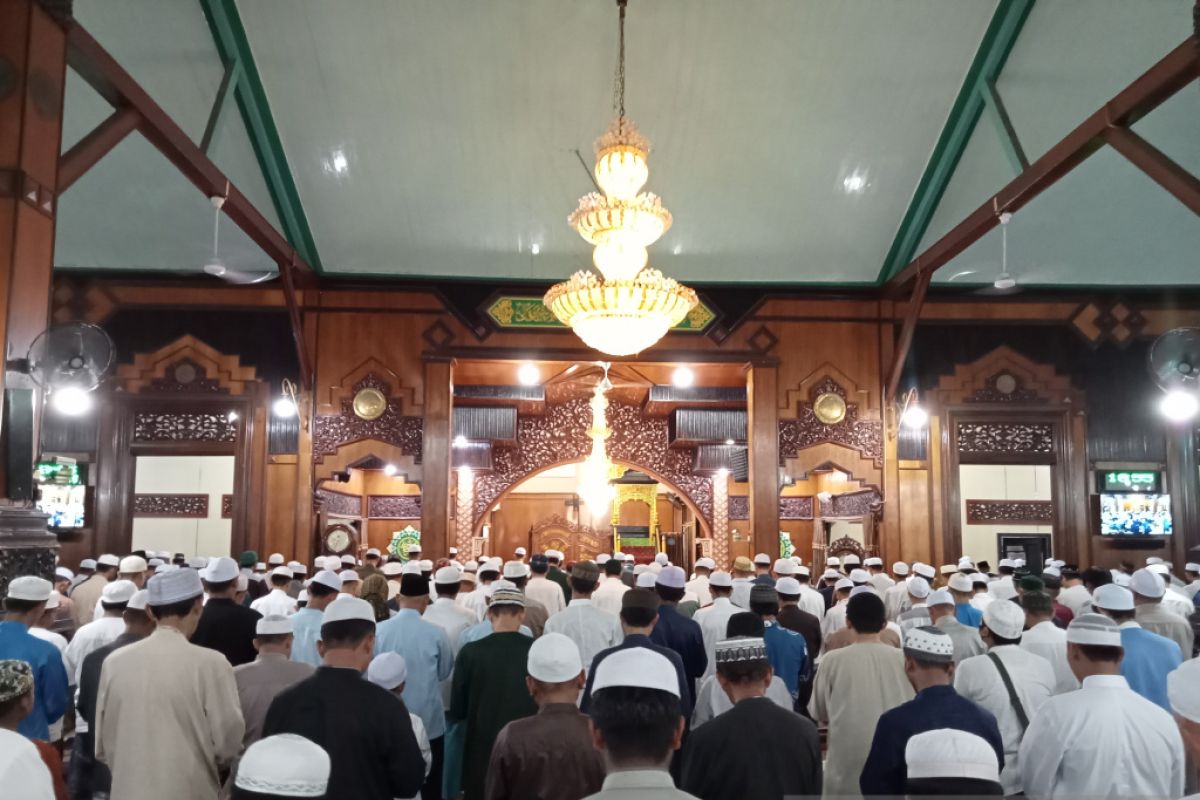 Sebagian warga Banjarmasin shalat khusuf di Masjid Jami Sungai Jingah