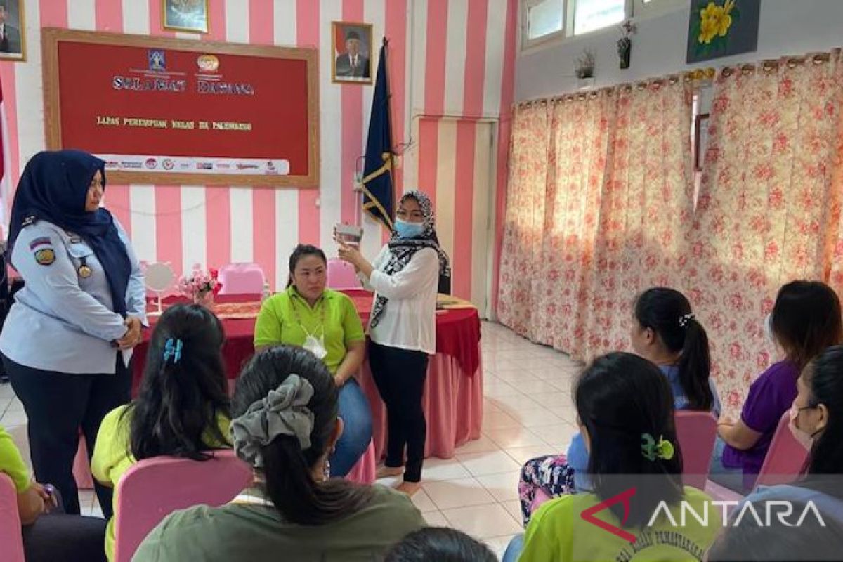 Warga binaan Lapas Palembang ikuti pelatihan tata rias bersertifikat