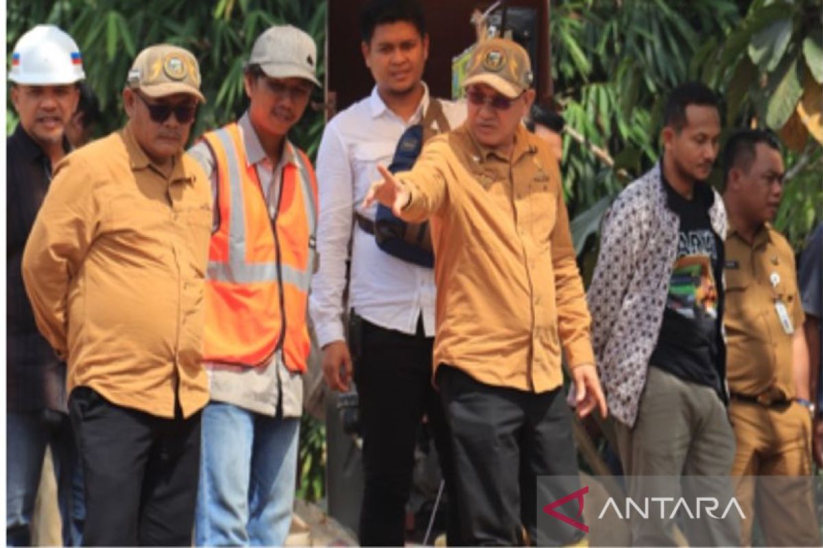 Bupati Kotabaru tinjau pembangunan jembatan Desa Hilir Muara