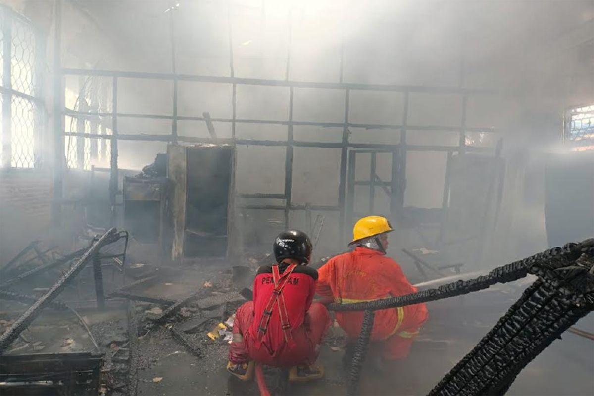 Api diduga dari dapur, Bidang Tata Ruang Dinas PUPR Barut terbakar