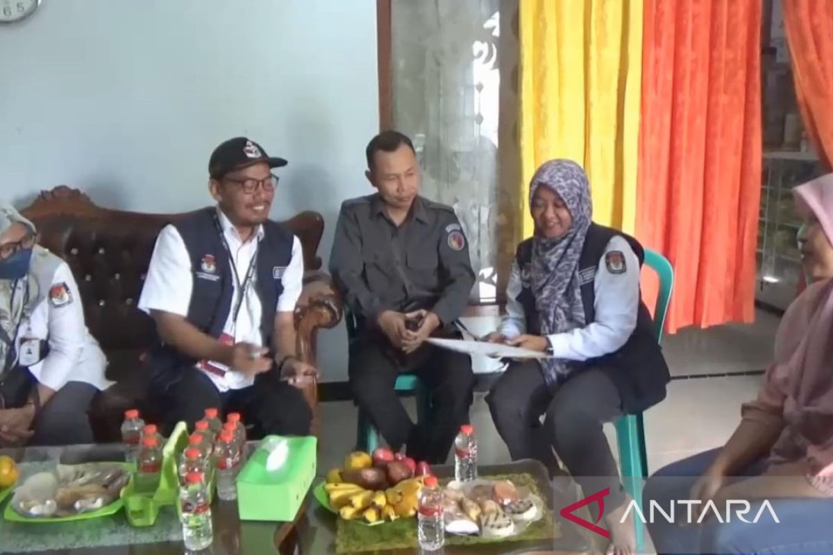 KPU Ngawi temukan tiga parpol belum penuhi syarat