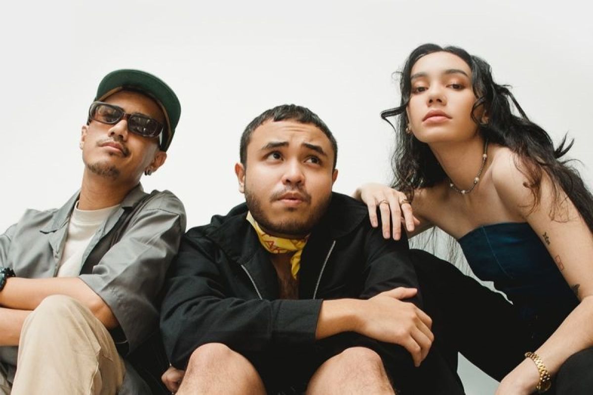 Tiga musisi Indonesia Kenny Gabriel, Jelita, dan Kara Chenoa kolaborasi hadirkan "Grapevine"