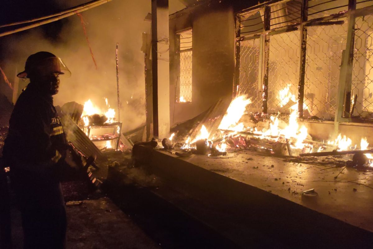 Tiga rumah warga terbakar akibat korsleting listrik