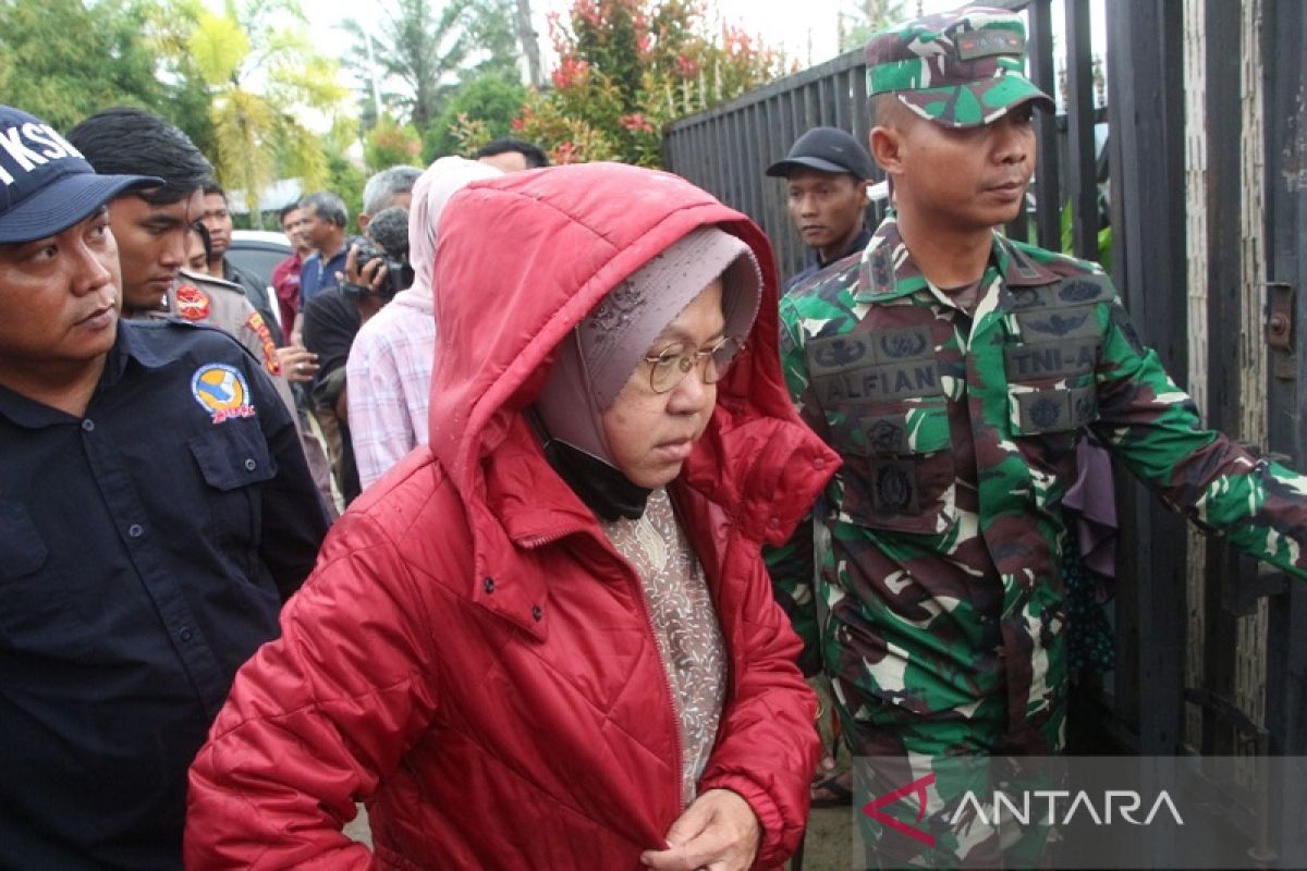 Mensos RI kunjungi korban banjir Aceh Tamiang di pengungsian, ini yang dibawa