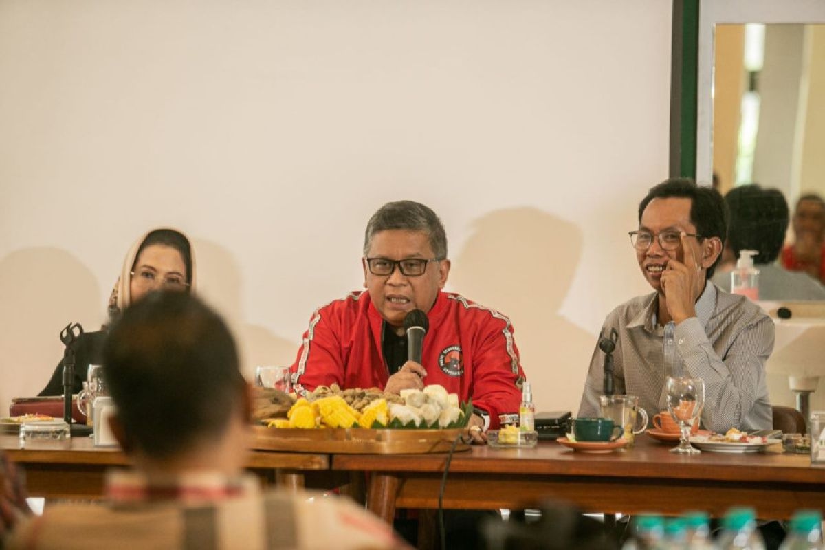 Sekjen PDIP puji rumah padat karya di Surabaya