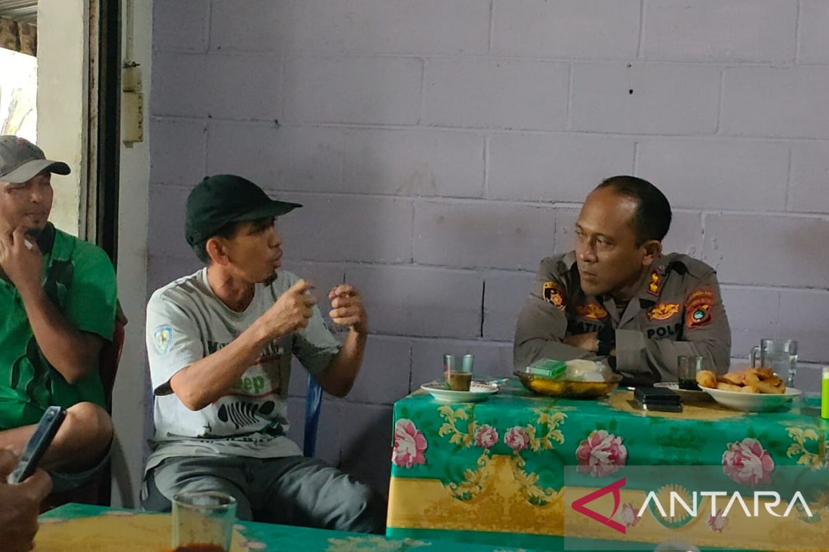 Kapolres Bangka Barat buka ruang diskusi kamtibmas di warung kopi