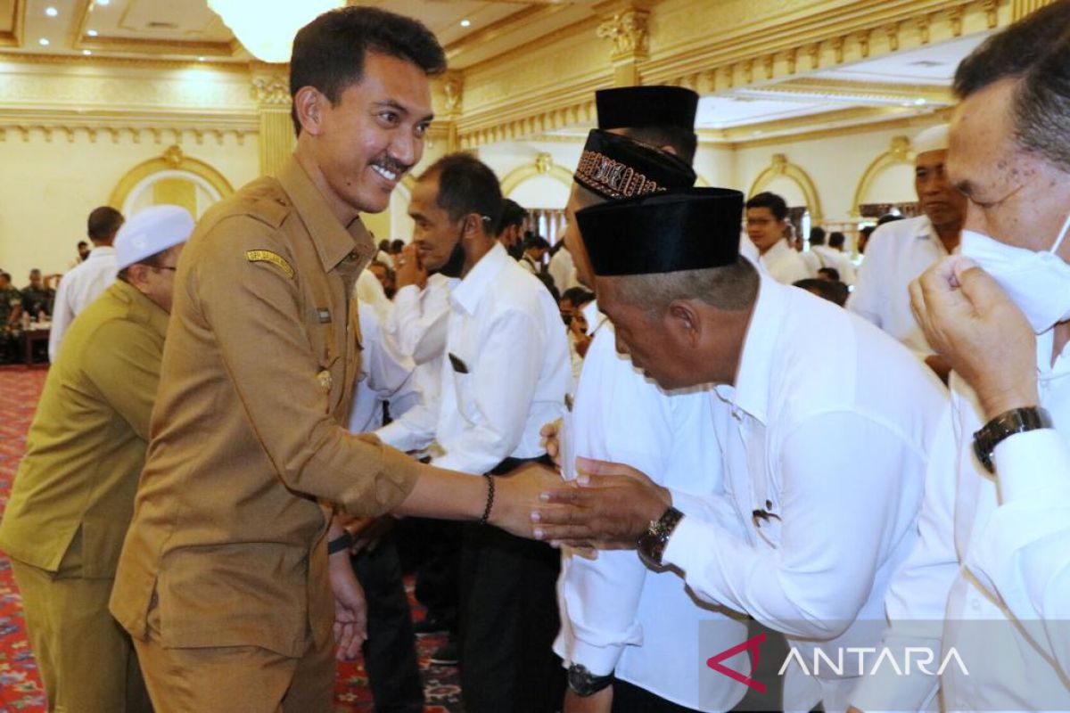 Galeri Foto -  Bupati Banjar ucapkan selamat kepada calon kades