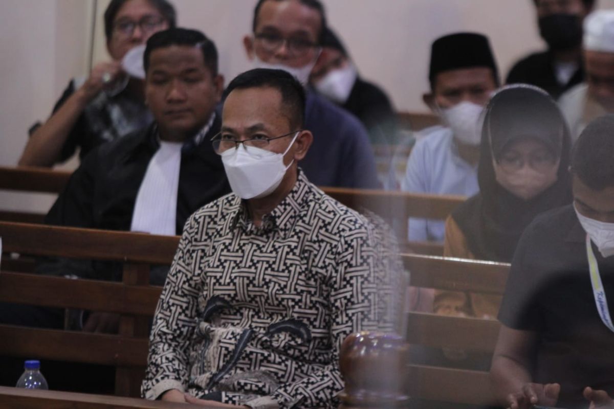 Terdakwa perkara dugaan suap Rektor Unila nonaktif jalani sidang perdana