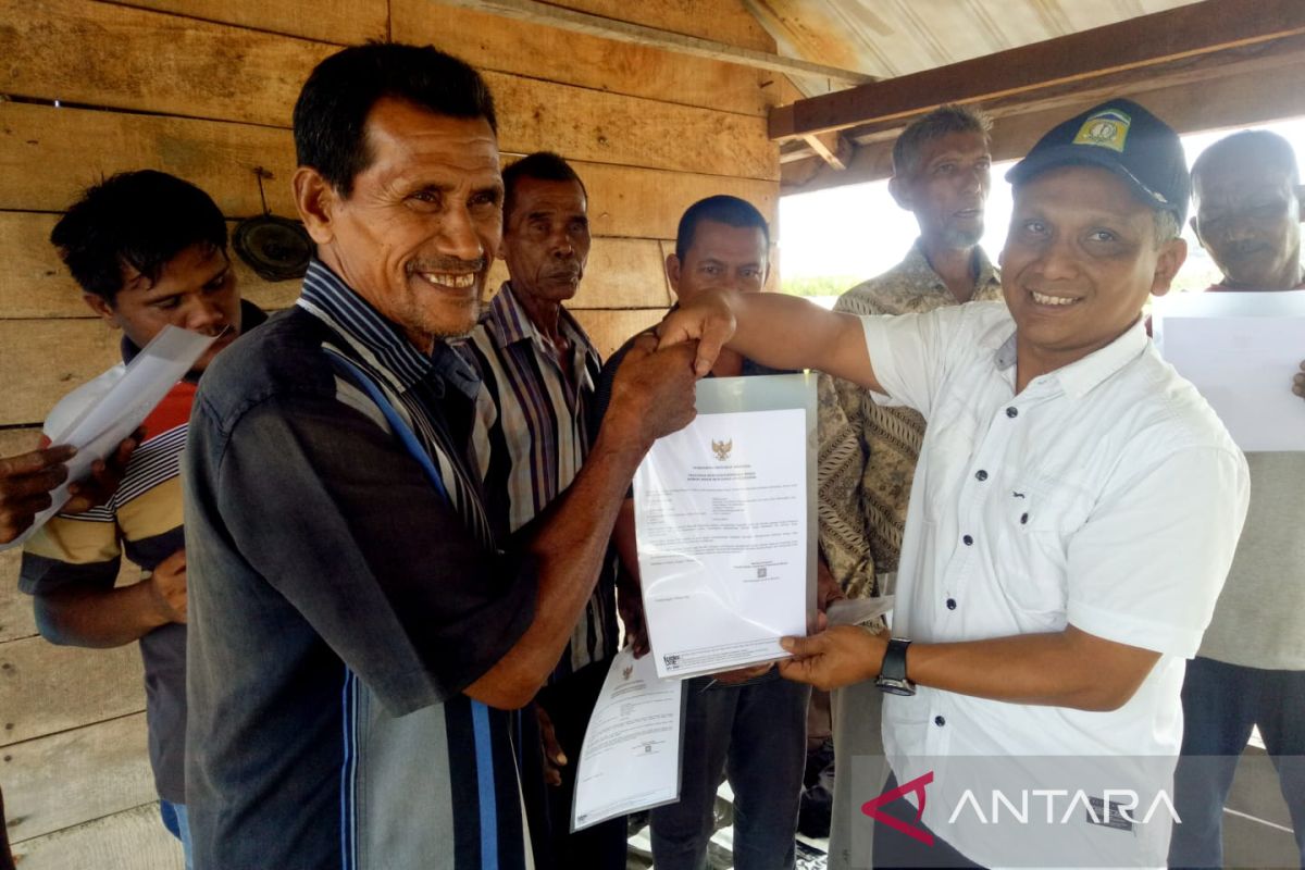 Kelompok usaha garam di Aceh Besar terima legalitas NIB
