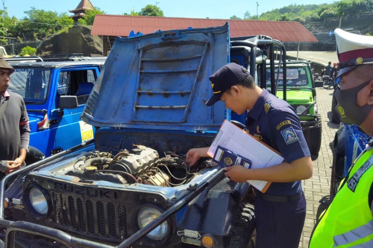 Pastikan keamanan wisatawan, Dishub Sleman lakukan uji kelayakan jip wisata Tebing Breksi