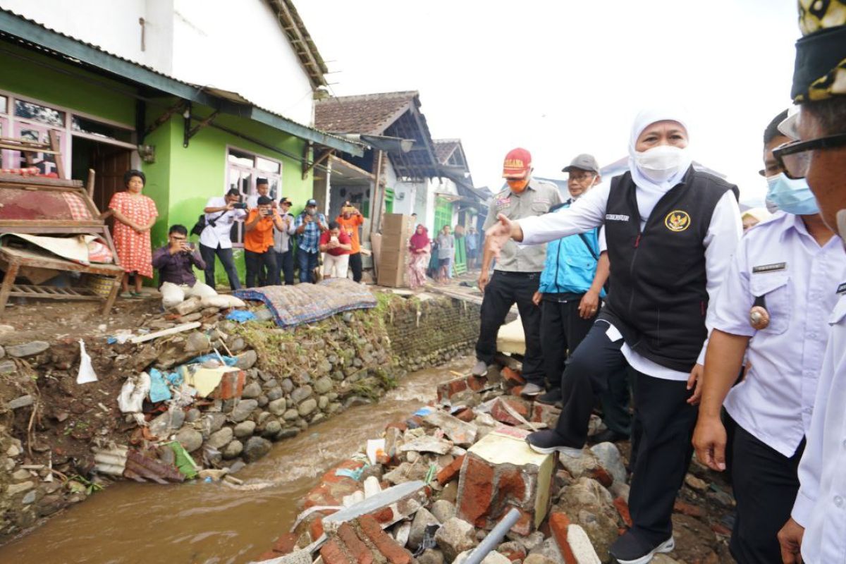 Gubernur Khofifah siap anggarkan pembangunan huntara korban banjir Banyuwangi