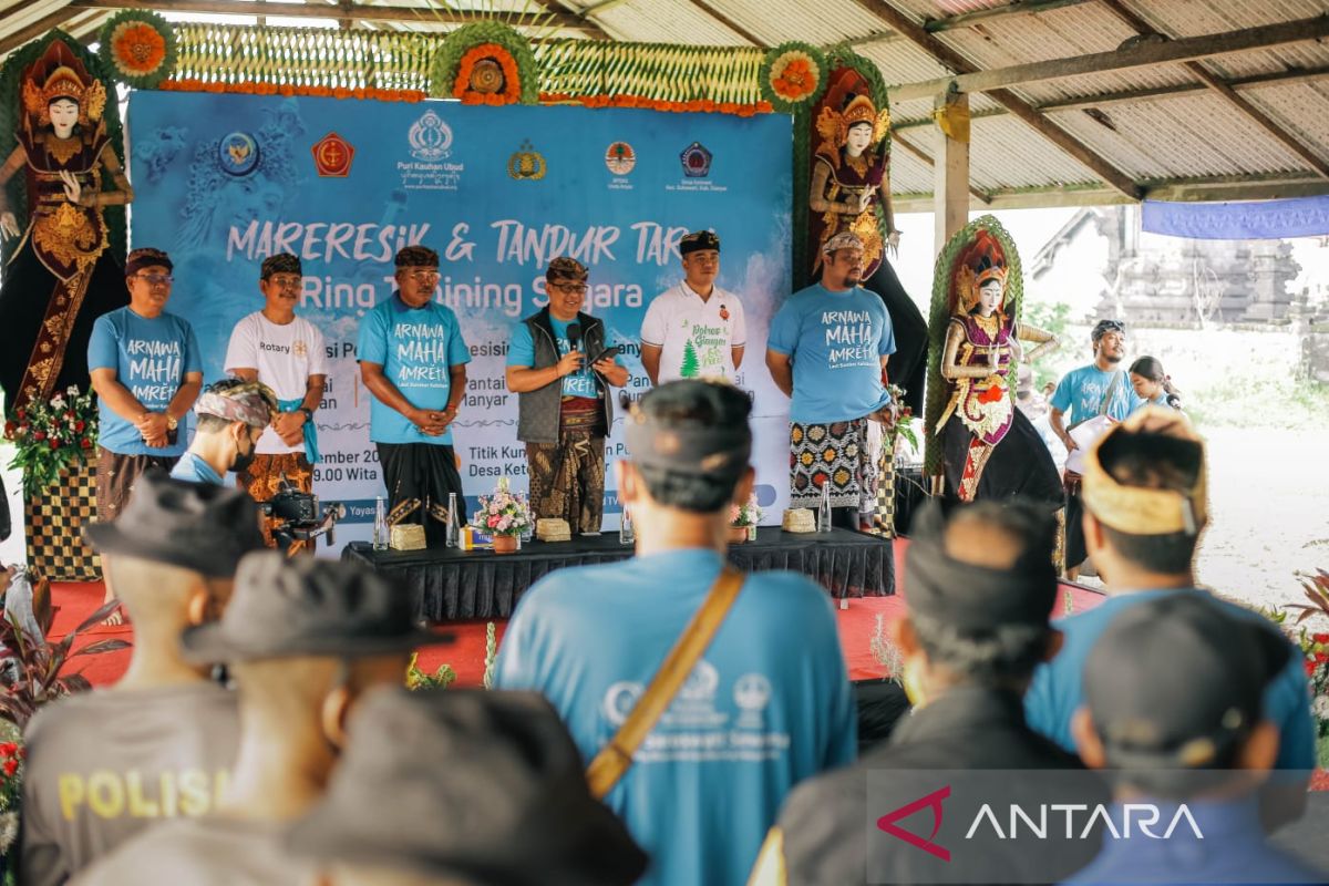 Yayasan Puri Kauhan Ubud tanam seribu pohon di Pantai Ketewel