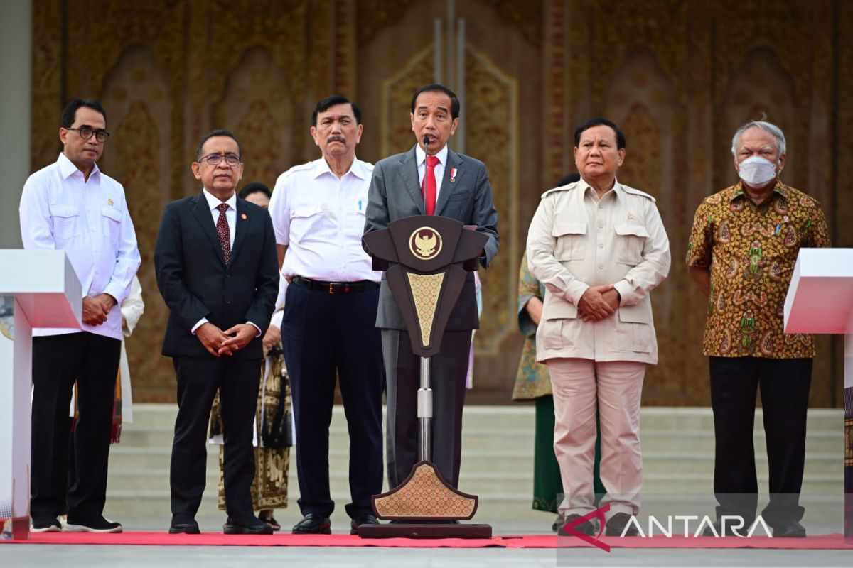 Presiden Jokowi dan Ibu Iriana bertolak ke Kamboja hadiri KTT ASEAN ke-40 dan ke-41
