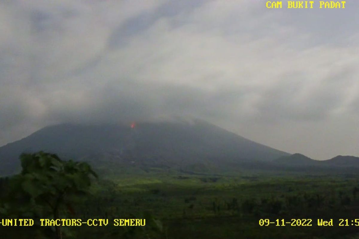 Hari ini, Gunung Semeru luncurkan awan panas letusan