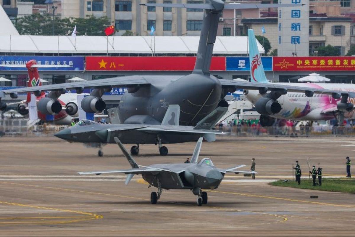 Pameran Penerbangan dan Dirgantara China Airshow dibuka di kota pelabuhan Zhuhai