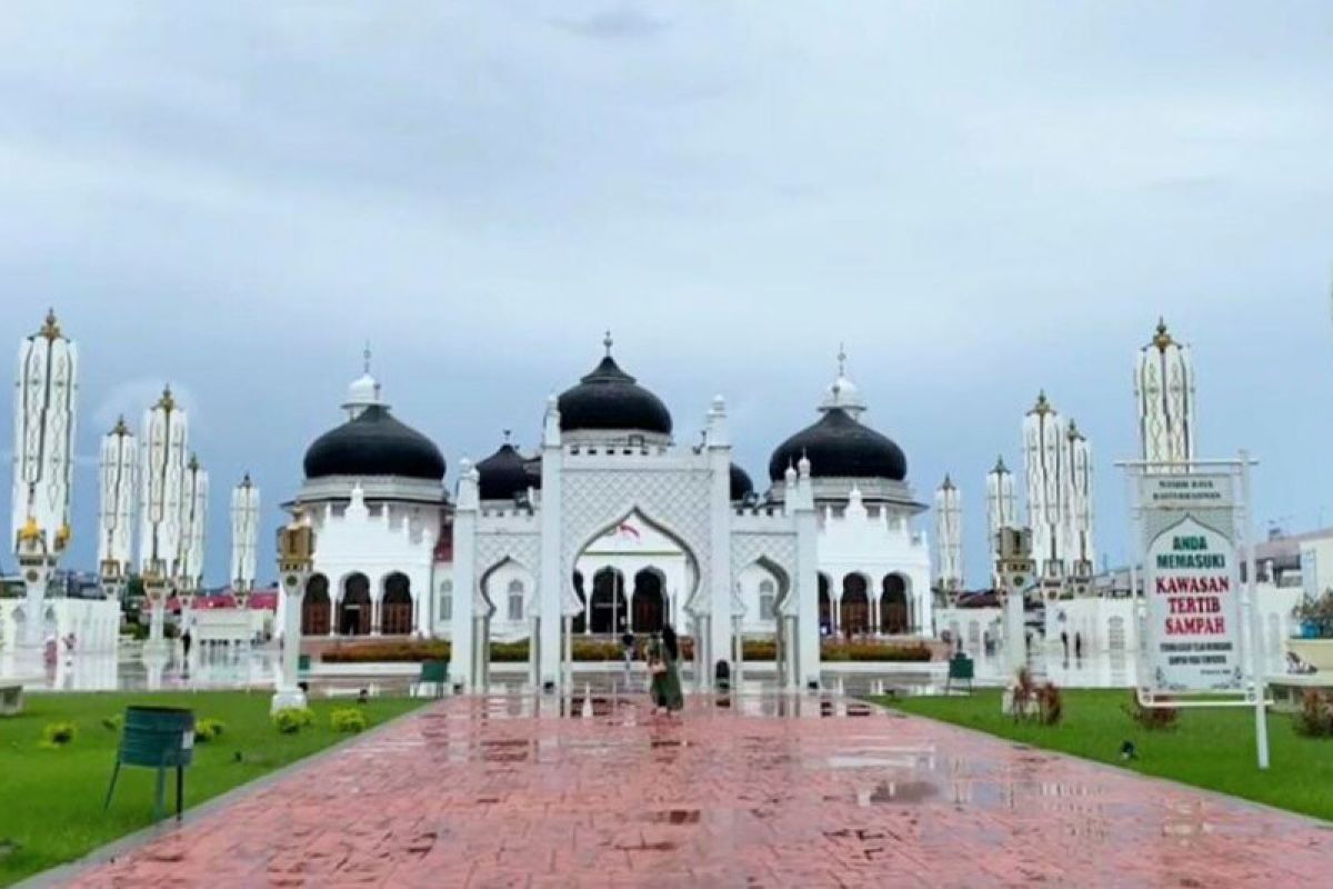 Payung Masjid Raya Baiturrahman jadi daya tarik wisatawan
