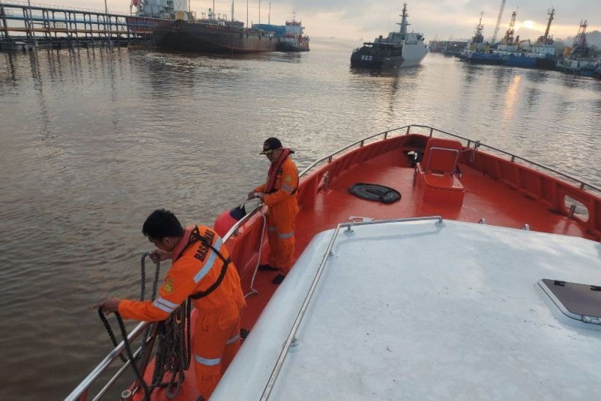 Tim SAR cari pasangan suami istri hilang di laut Dumai