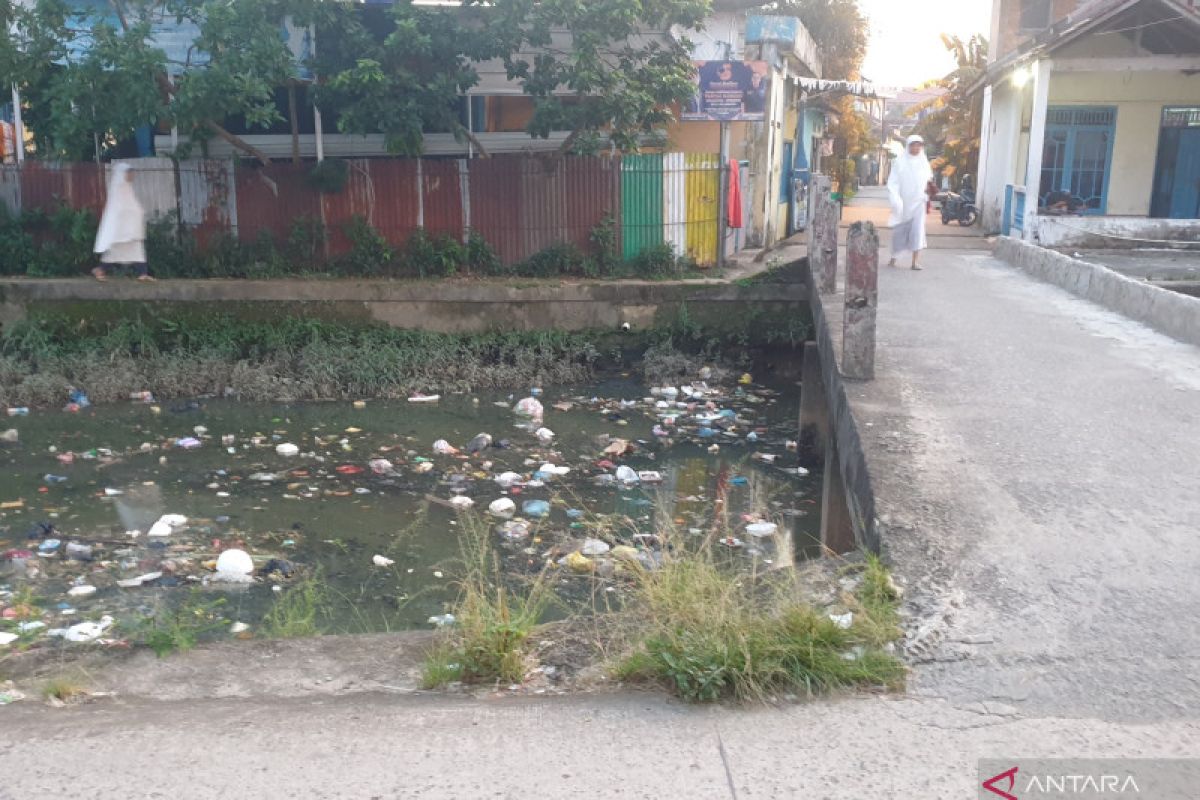 Pemkot Palembang minta warga kurangi penggunaan plastik