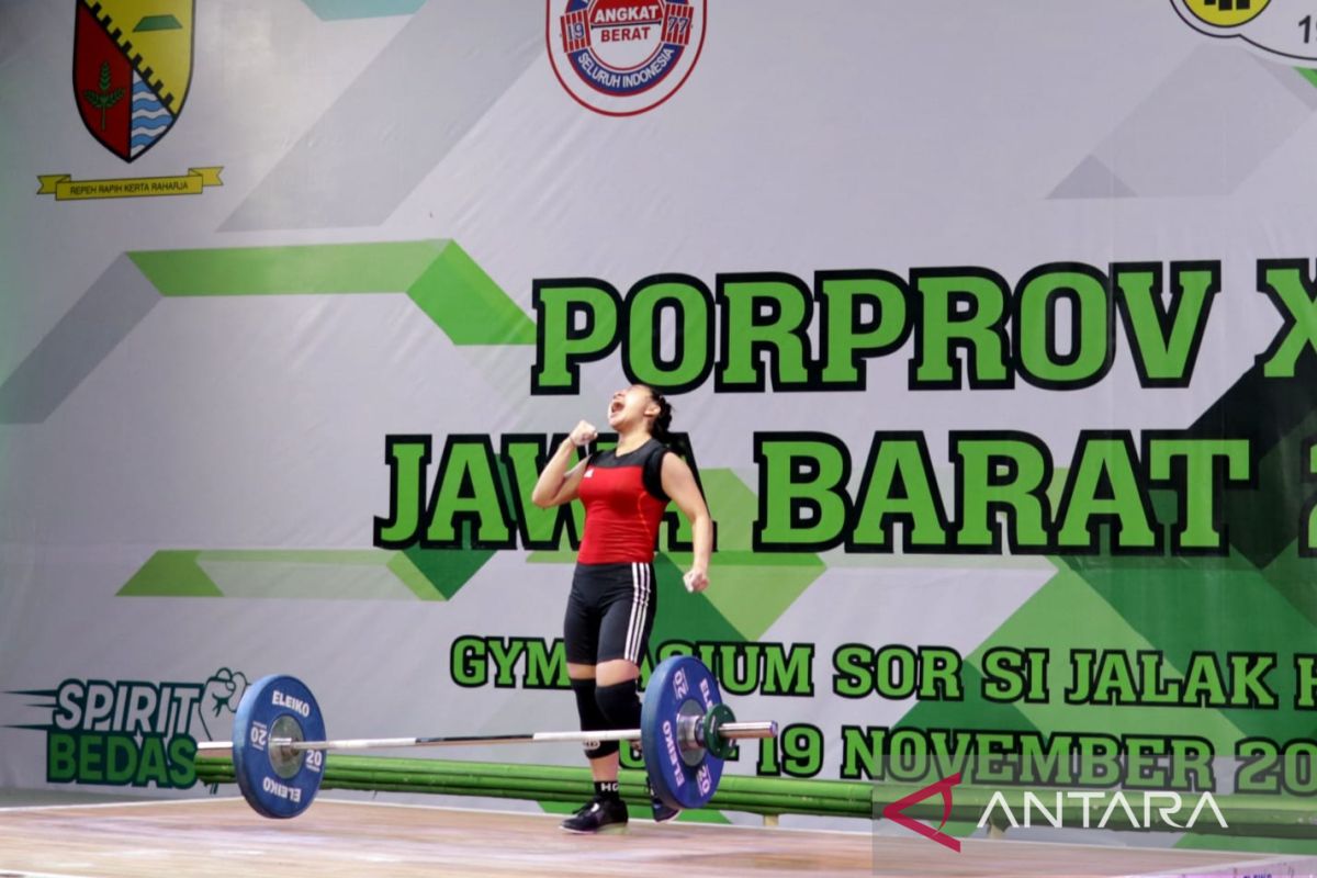 Kabupaten Bekasi berhasil raih medali angkat besi Porprov Jabar