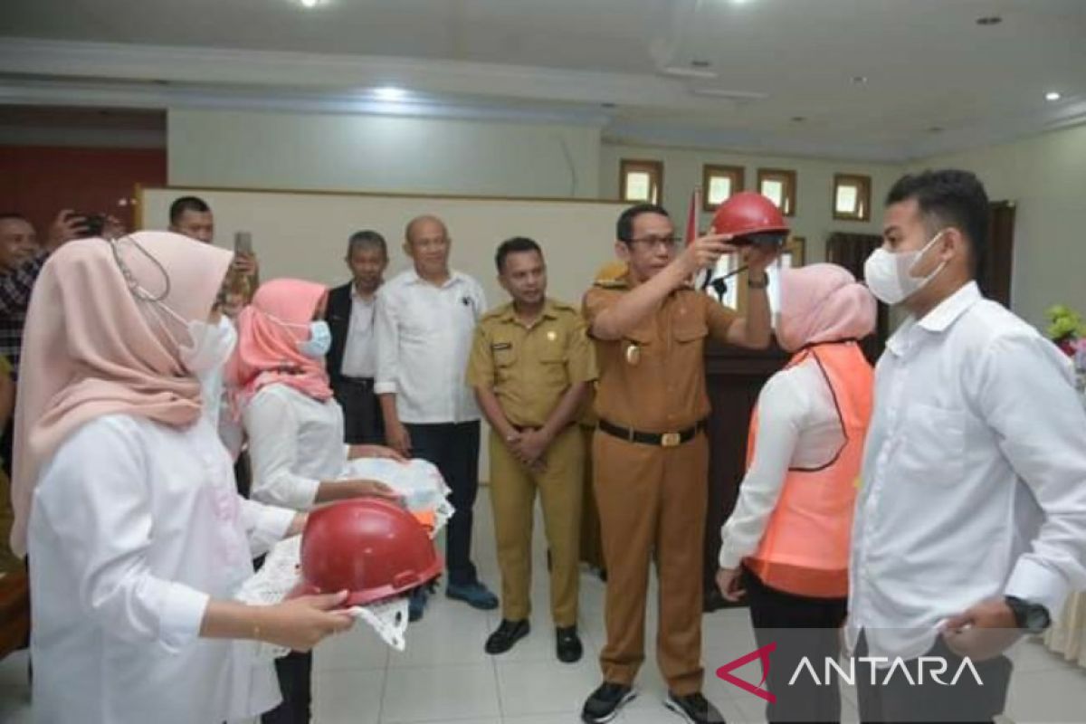 Penjabat Bupati Buton minta usaha konstruksi budayakan keselamatan kerja