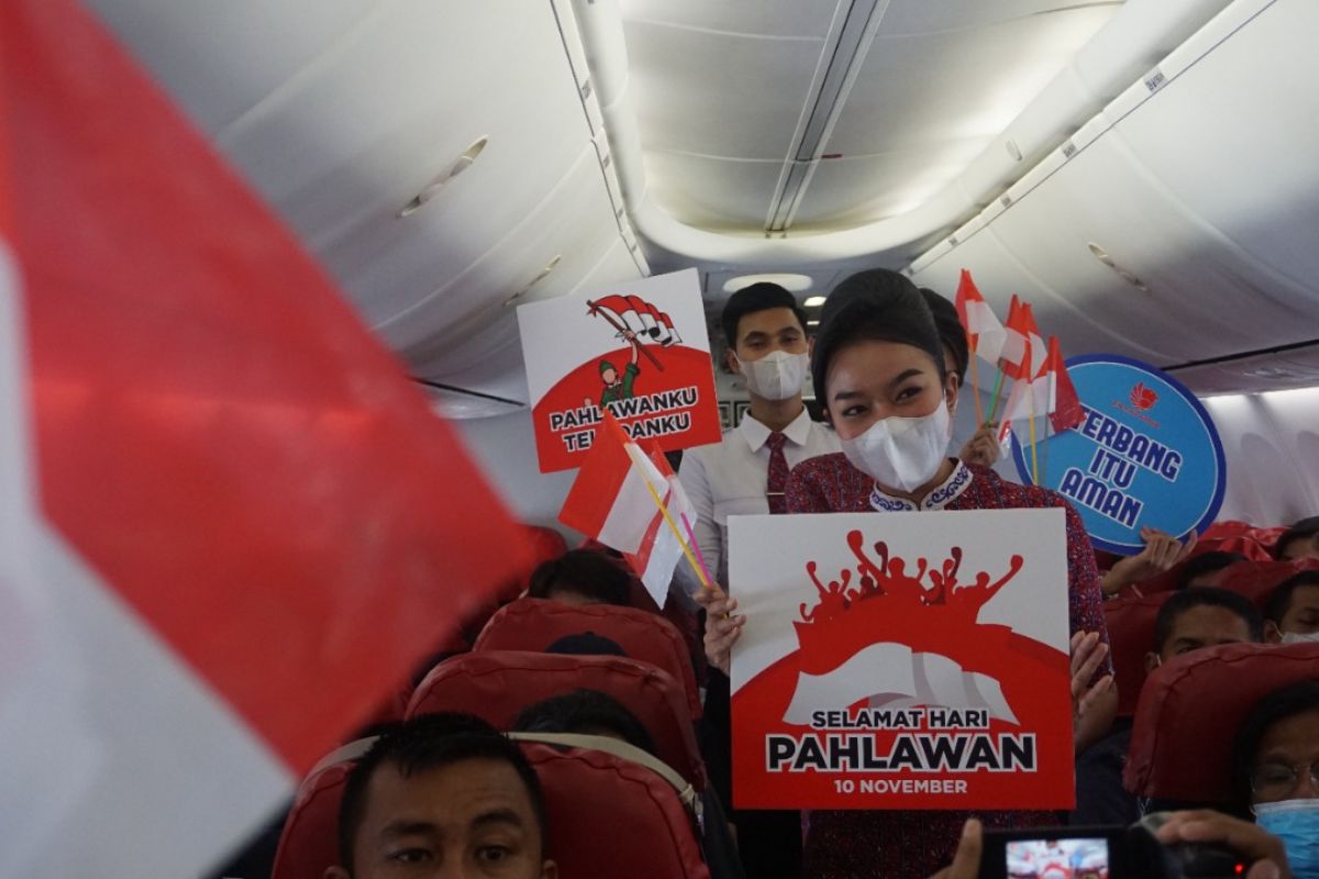 Lion Air rayakan puncak Hari Pahlawan di ketinggian 33 ribu kaki