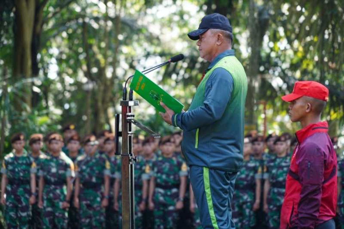 Calon wisudawan purnawira pati TNI AD ikrar di Puncak Tidar
