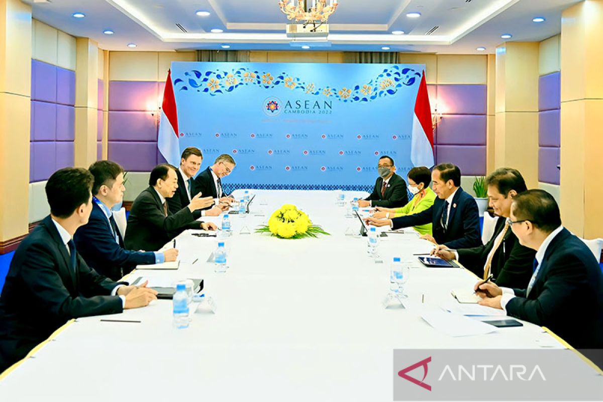 Jokowi diskusikan pertumbuhan ekonomi ASEAN 2023 dengan Presiden ADB