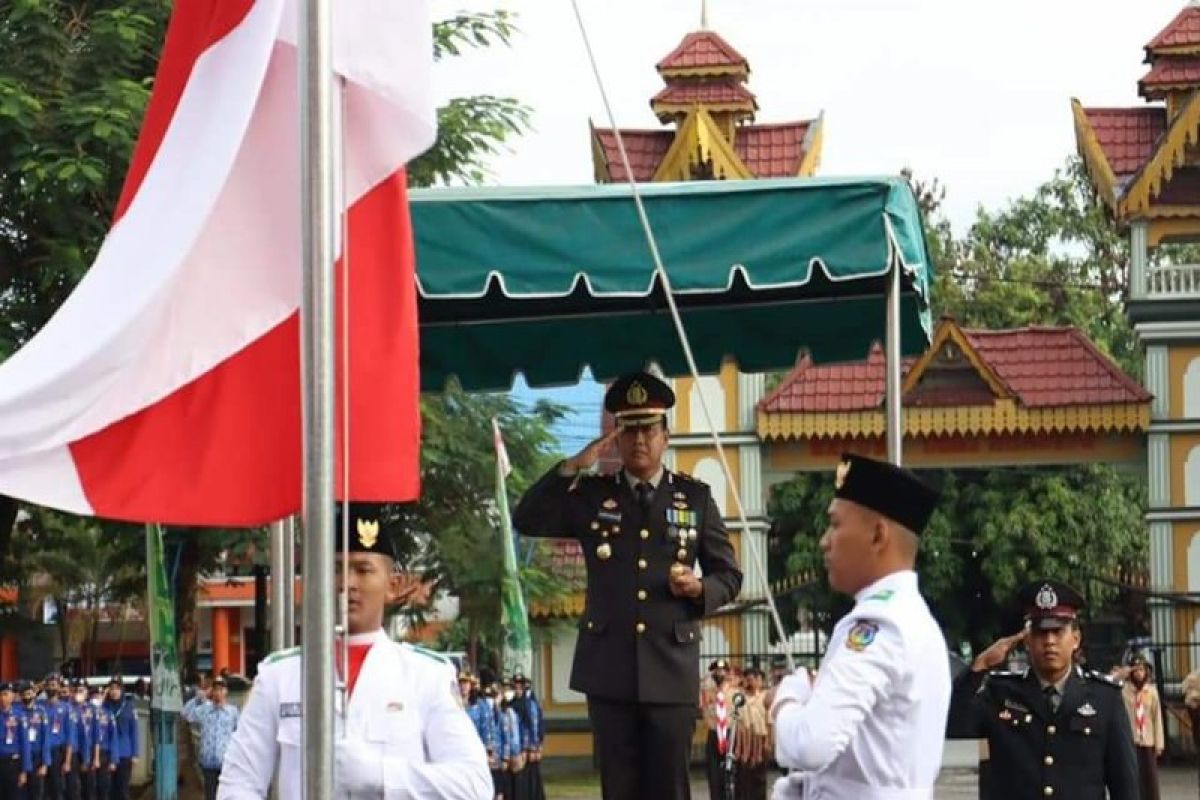 Kapolres inspektur upacara Hari Pahlawan di Tebing Tinggi