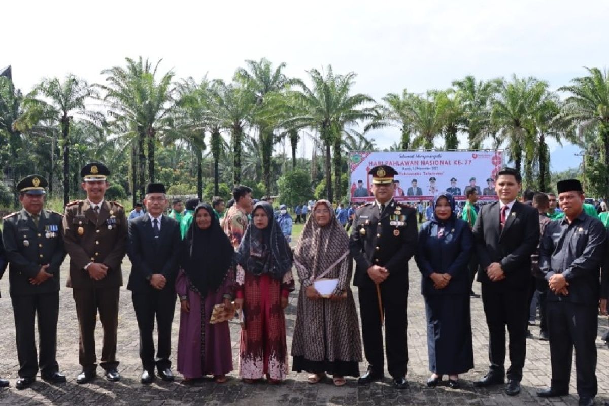 Hari Pahlawan, keluarga veteran terima tali asih dari Pemkab Palas