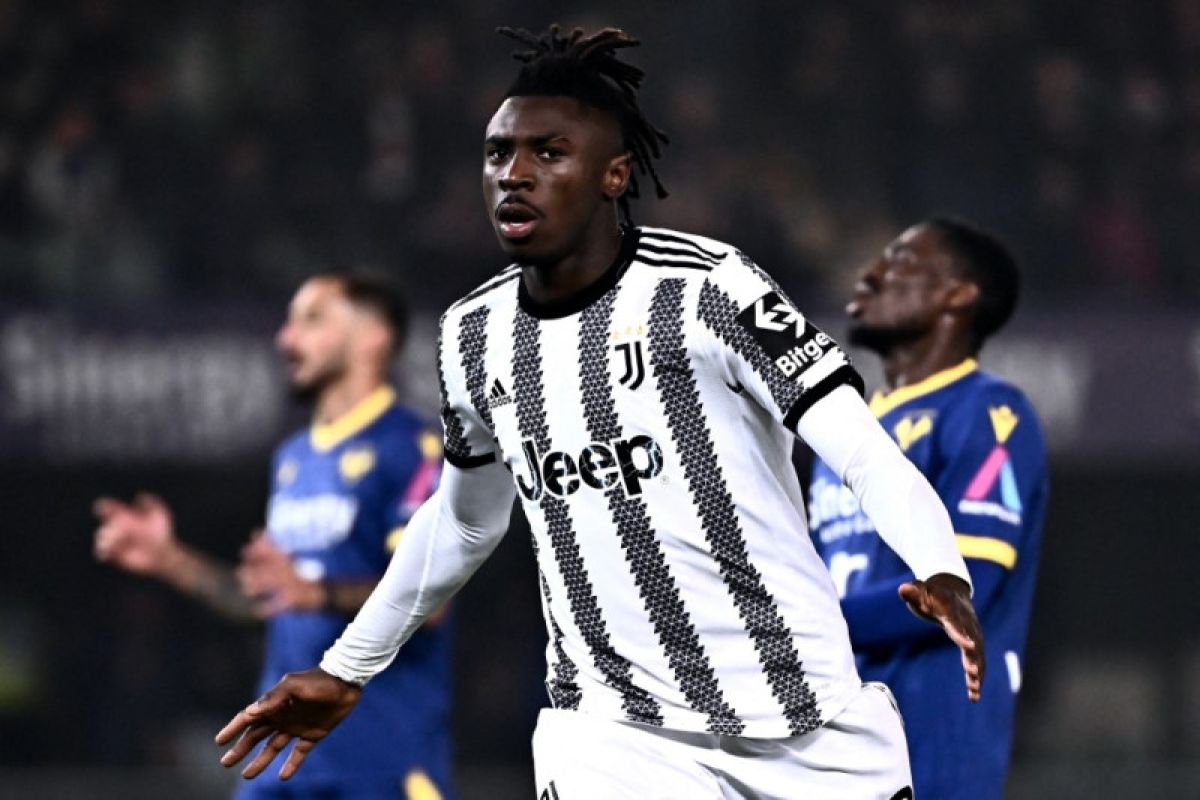 Pesepak bola Moise Kean bawa Juventus loncat ke peringkat tiga