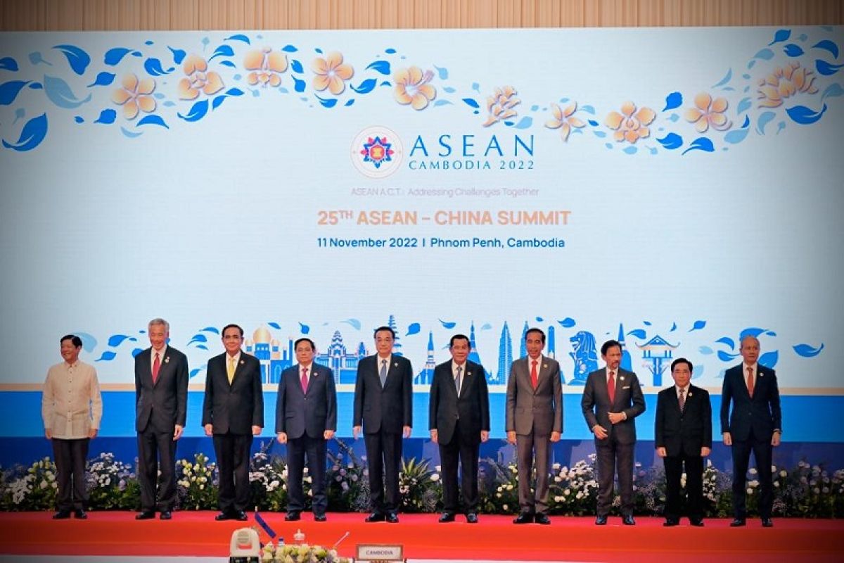 Indonesia urges ASEAN, China to help maintain regional stability