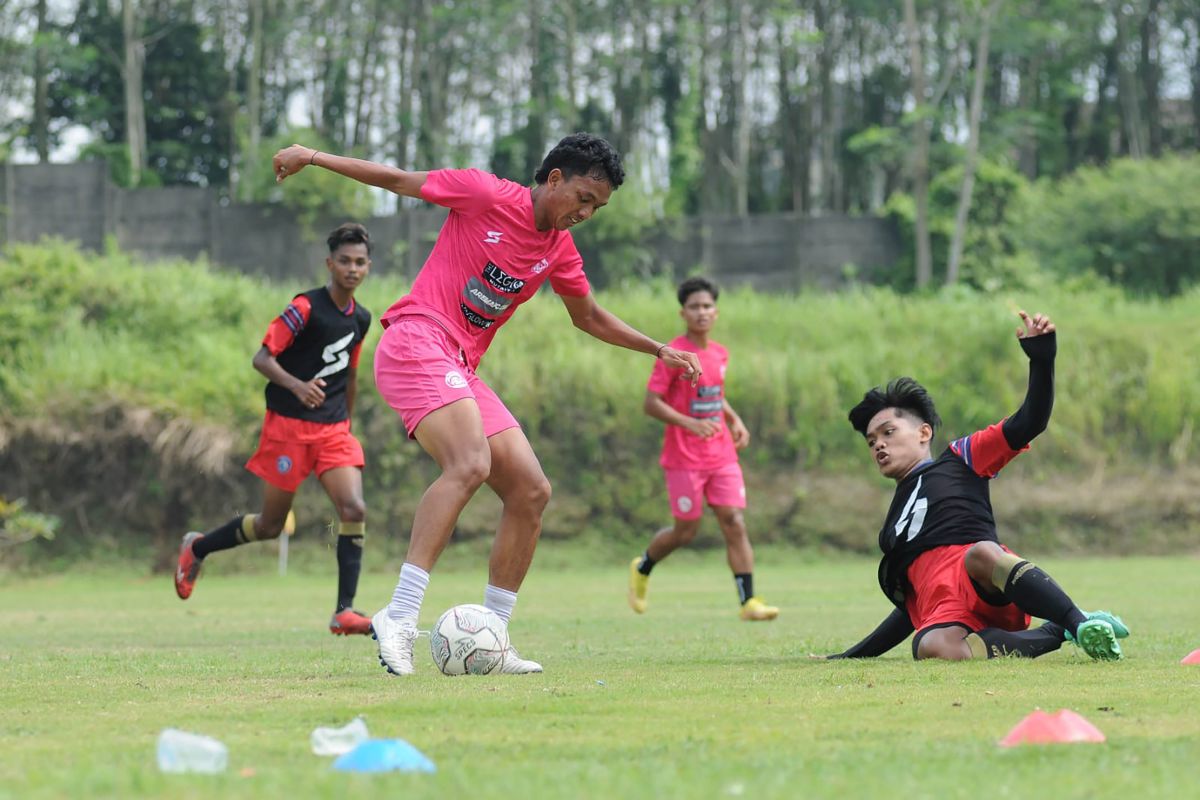 Arema FC mulai berlatih normal pascatragedi Kanjuruhan