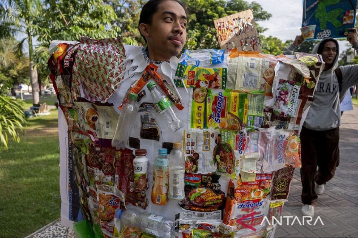 Palu  terapkan pembatasan penggunaan kemasan plastik sekali pakai