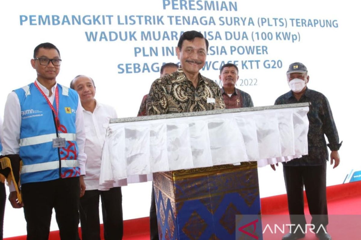 Luhut resmikan PLTS Terapung milik PLN di Nusa Dua Bali