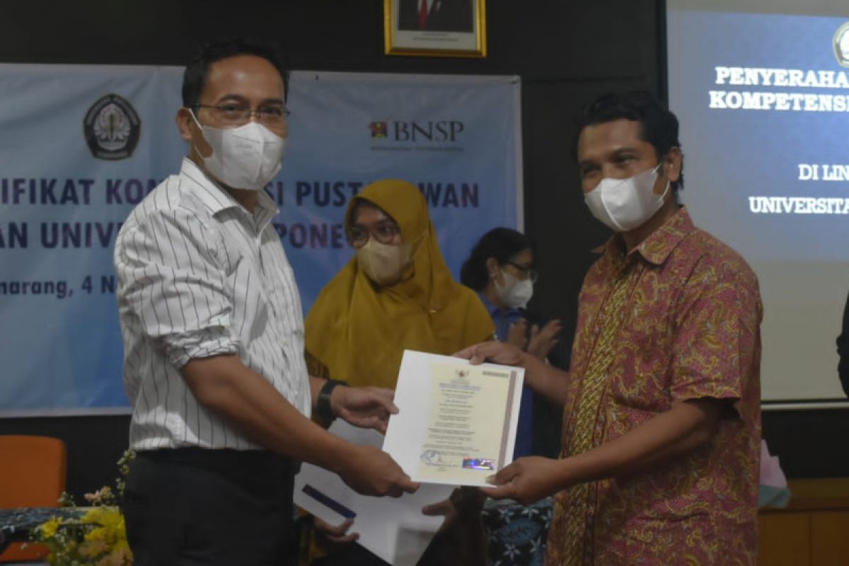 Pustakawan Undip Semarang kantongi sertifikat kompetensi