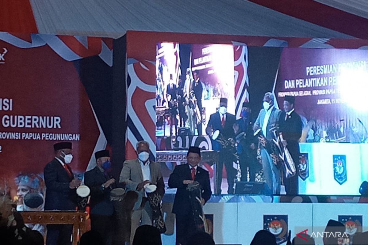 Mendagri meresmikan tiga provinsi baru di Papua