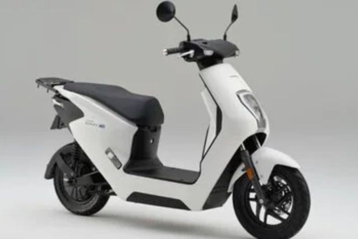 Honda luncurkan skuter listrik baru EM1 e di EICMA 2022