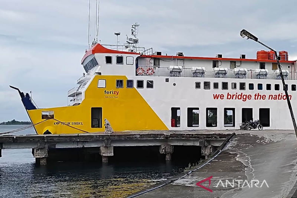 Cuaca buruk, kapal feri dari Simeulue batal berlayar