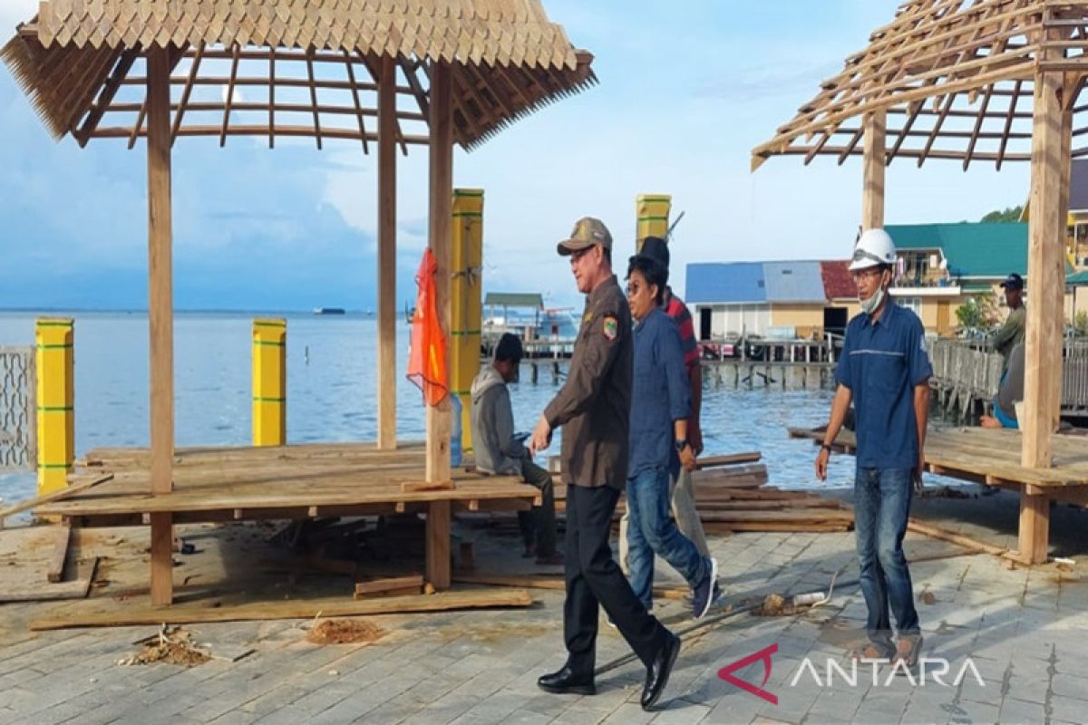 Bupati Kotabaru tinjau pembangunan Wisata Siring Laut
