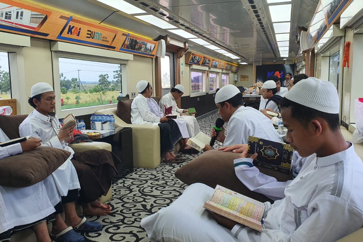 KAI ajak santri khataman Al Quran di atas kereta api
