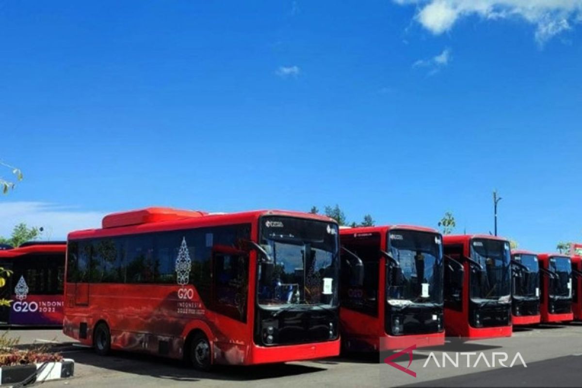 Pengemudi bus listrik Damri di KTT G20 asal berbagai daerah