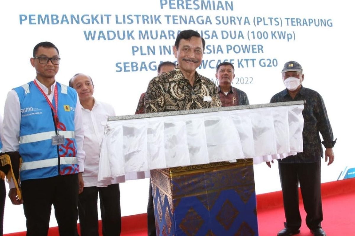 Menko Luhut resmikan PLTS Terapung PLN di Nusa Dua Bali