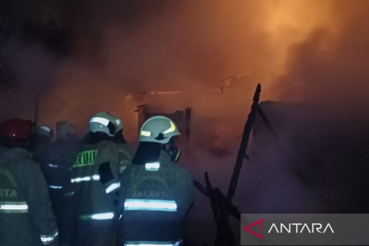 Gulkarmat Jakarta Pusat padamkan kebakaran rumah di Karet Tengsin
