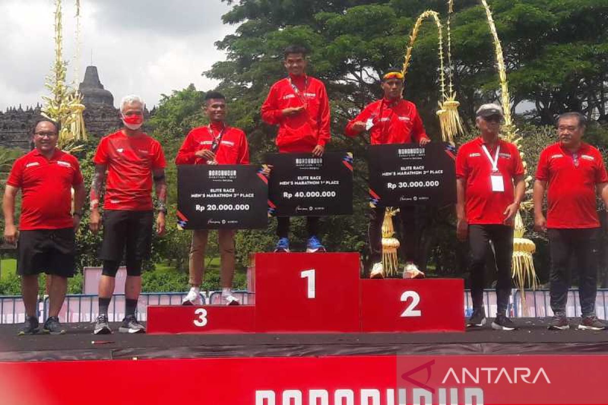 Nurshodiq juara Borobudur Maraton 2022