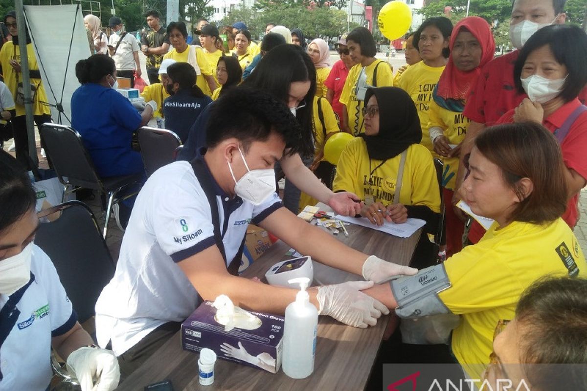Ratusan warga Ambon periksa kesehatan gratis peringati Hari Diabetes