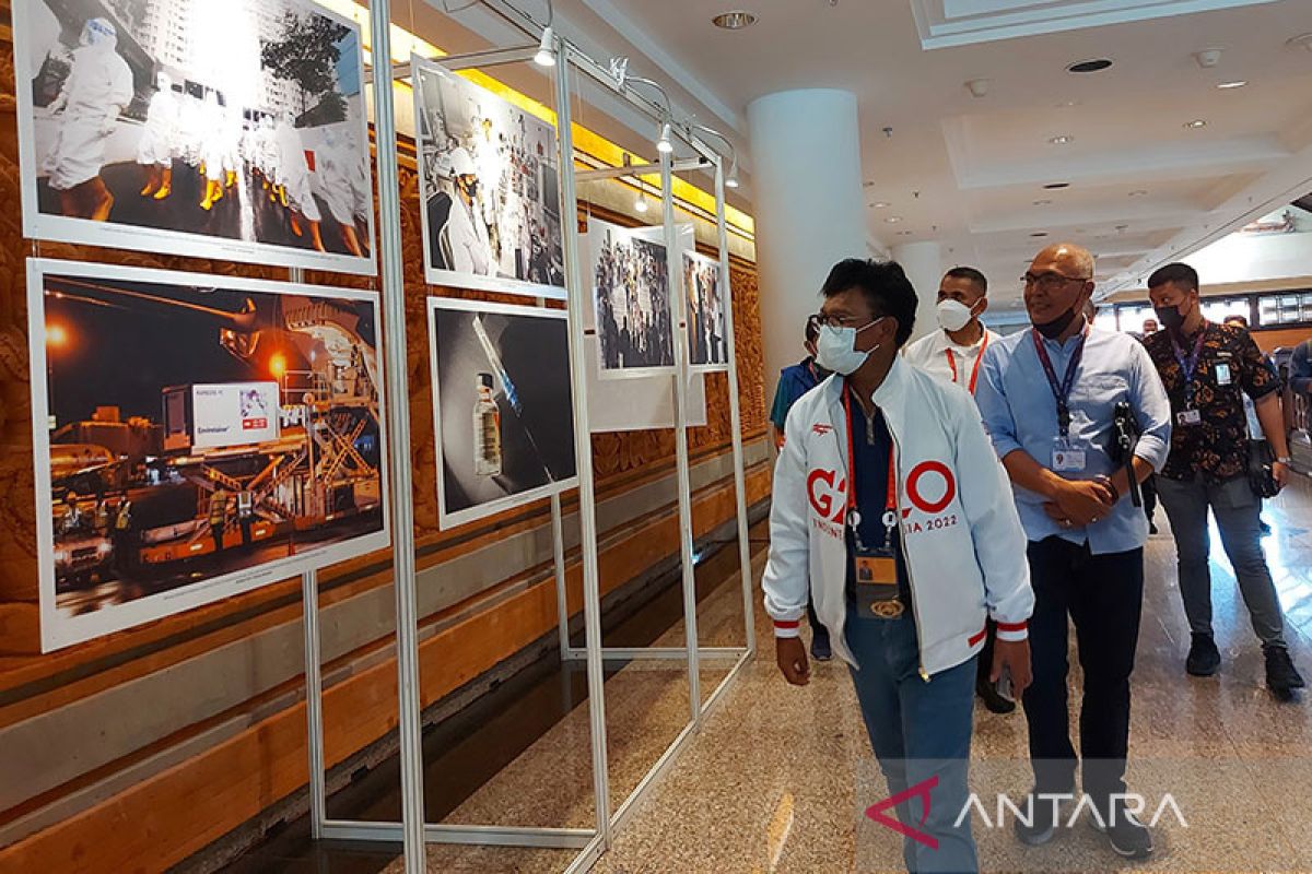 Johnny G. Plate kunjungi pameran foto ANTARA di KTT G20