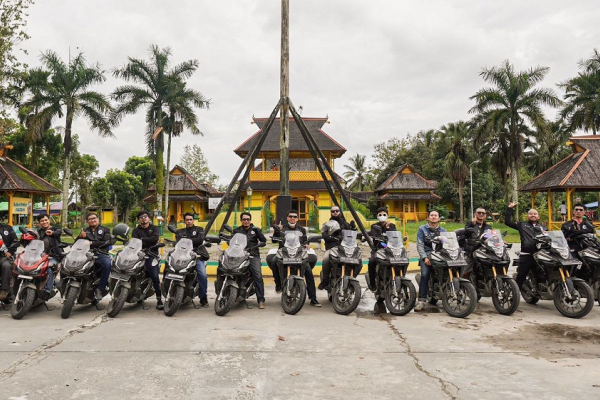 Jurnalis dan pekerja kreatif nikmati bersama Astra touring susuri Singbebas