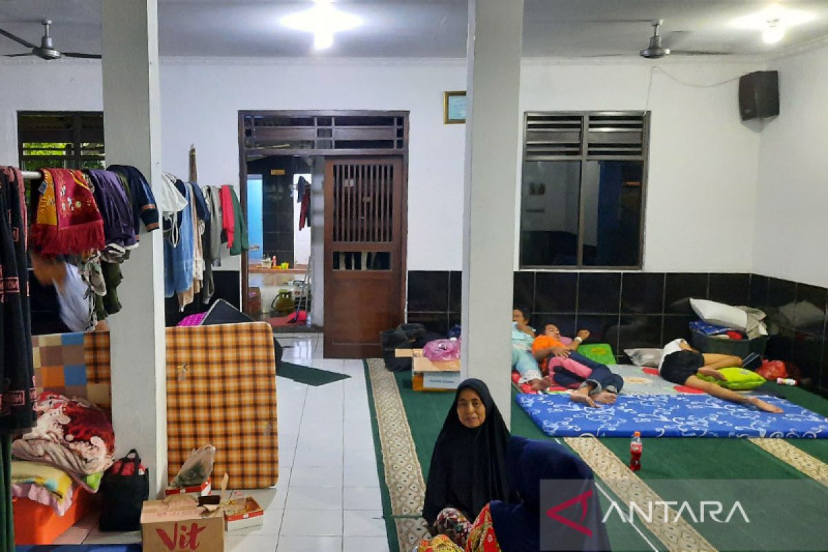 Ratusan warga mengungsi akibat banjir di Kabupaten Tangerang