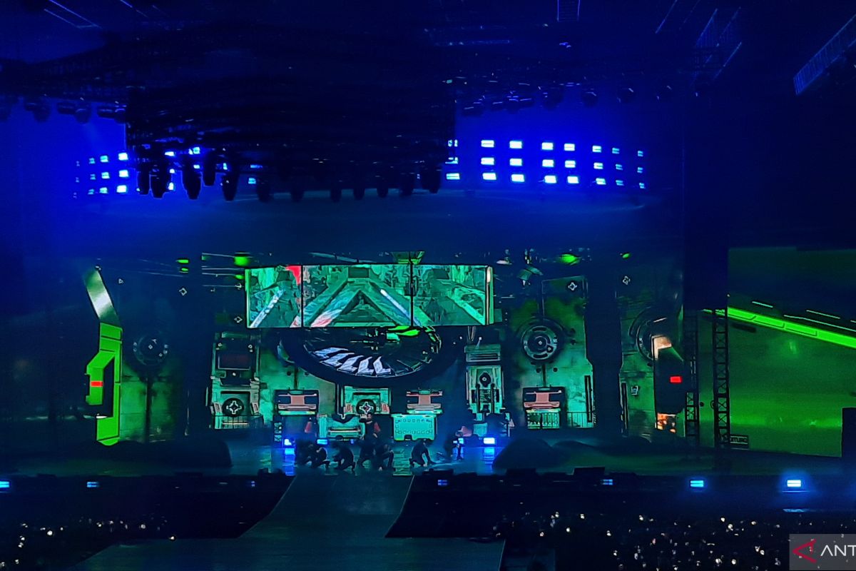 Stray Kids tampil serba hitam buka konser "MANIAC" hari kedua Jakarta